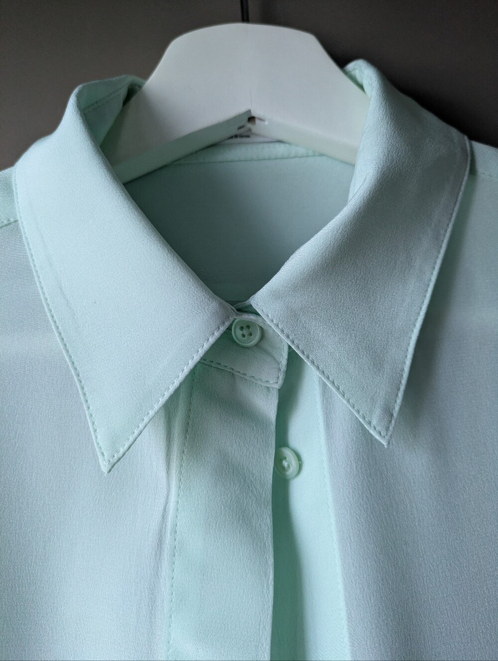 Babaton 100% Silk XS Mint Green Button-Down Long Sleeve Shirt NWOT - Picture 4 of 8